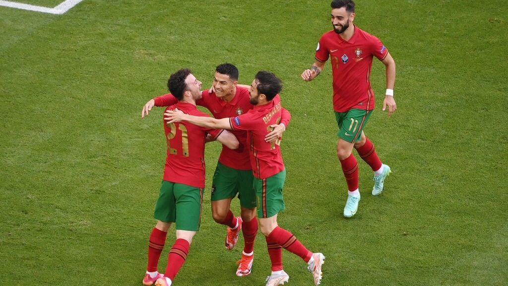 Portugal tira de jugada de estrategia para recortar distancias: Diogo Jota solo tuvo que empujarla (2-4)