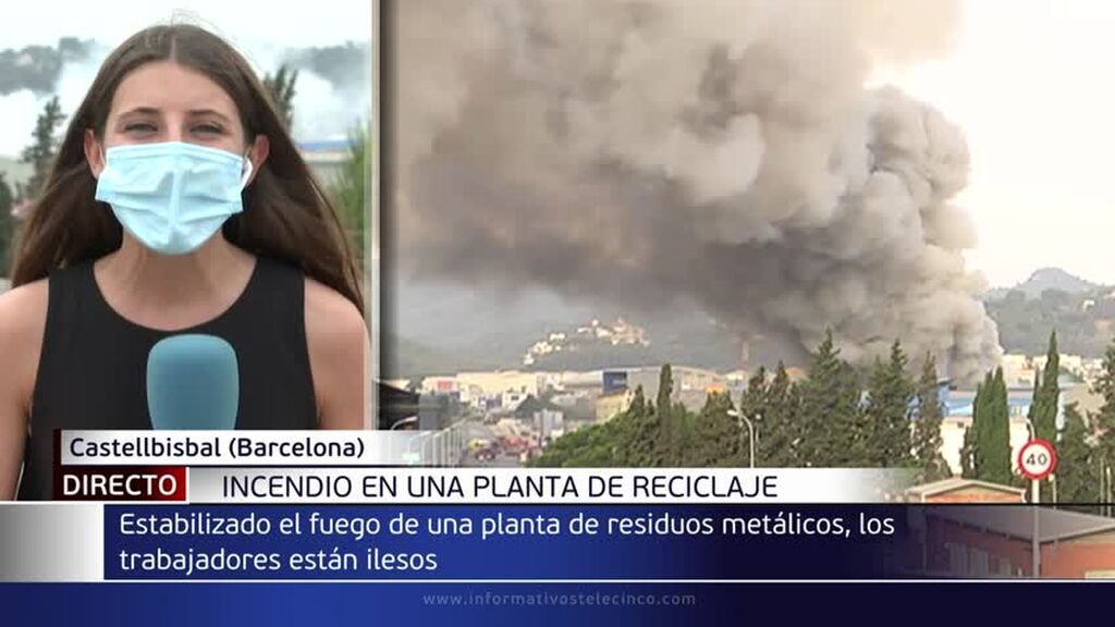 Arde una planta de reciclaje en Castellbisbal, Barcelona: piden a los vecinos que cierren puertas y ventanas