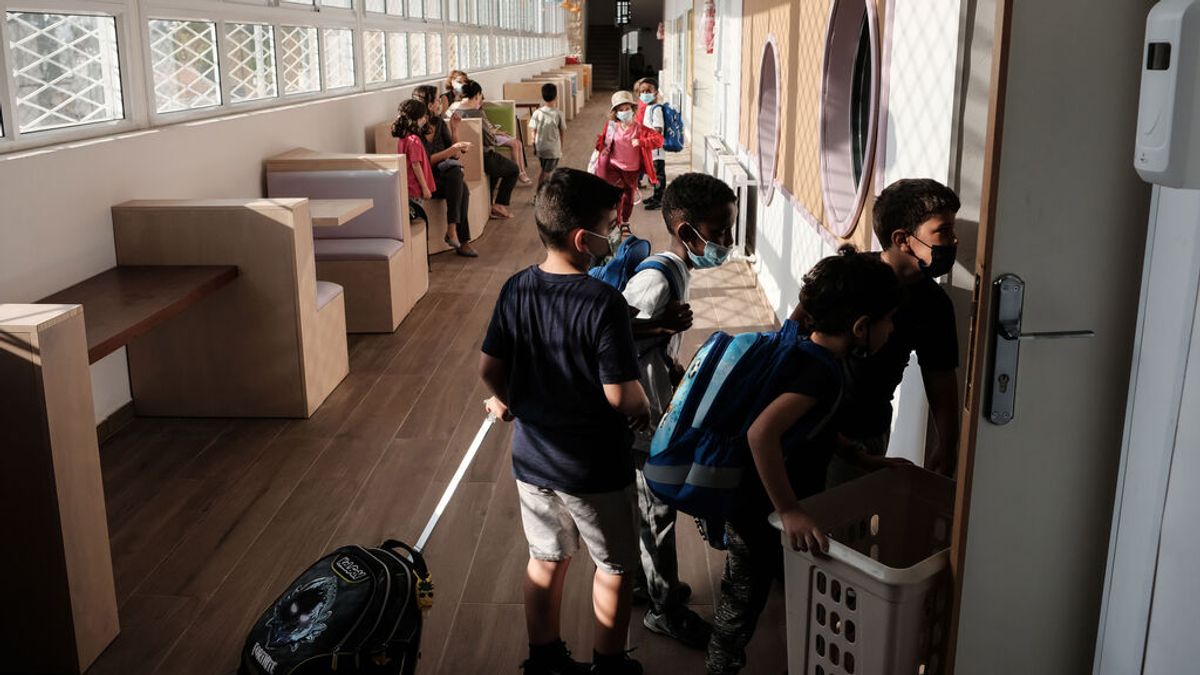 EuropaPress_3407572_01_november_2020_israel_jerusalem_pupils_walk_into_their_class_as_hundreds EuropaPress_3407572_01_november_2020_israel_jerusalem_pupils_walk_into_their_class_as_hundreds