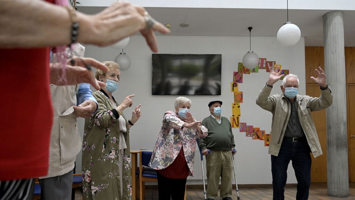 Sanidad comprueba que las vacunas han reducido un 71% los contagios y un 97% las muertes en residencias Sanidad comprueba que las vacunas han reducido un 71% los contagios y un 97% las muertes en residencias