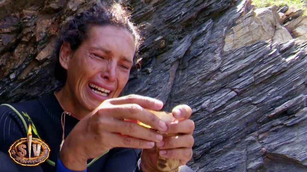 Lara Sajen encuentra el último amuleto escondido en la isla