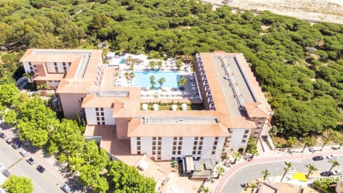 Un hotel de Huelva paga 4.000 euros por vivir allí durante dos meses con todos los gastos pagados Un hotel de Huelva paga 4.000 euros por vivir allí durante dos meses con todos los gastos pagados