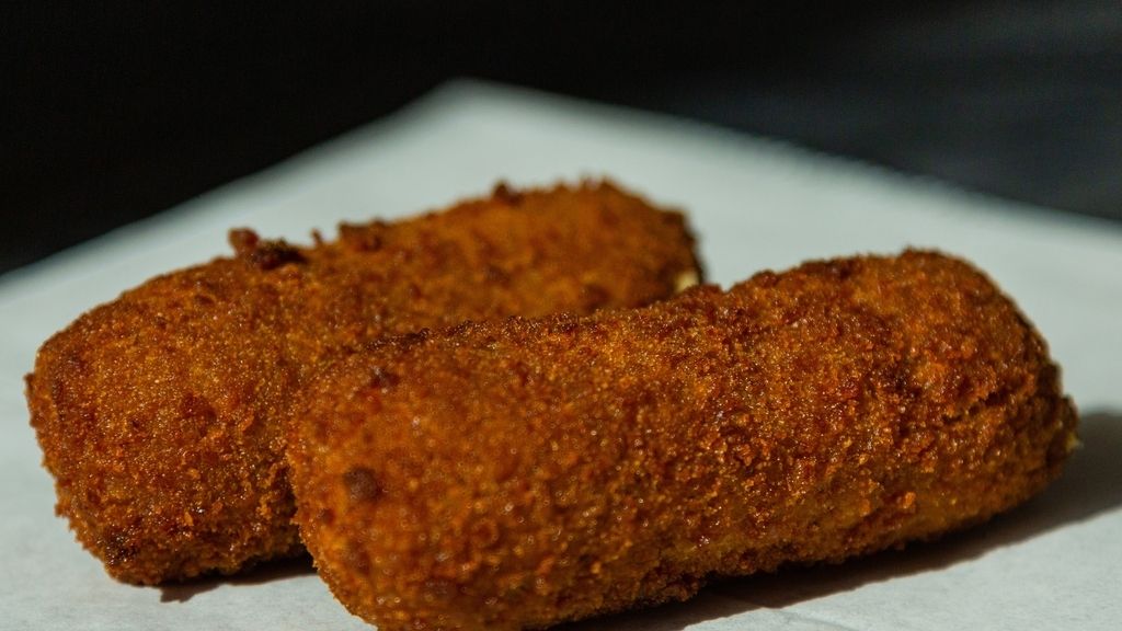 Los españoles consumen más de cinco metros de croquetas al año