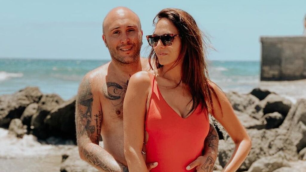 Kiko Rivera e Irene Rosales posan en la playa