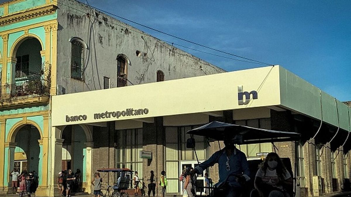 Cuba suspende los depósitos de dólares en efectivo Cuba suspende los depósitos de dólares en efectivo