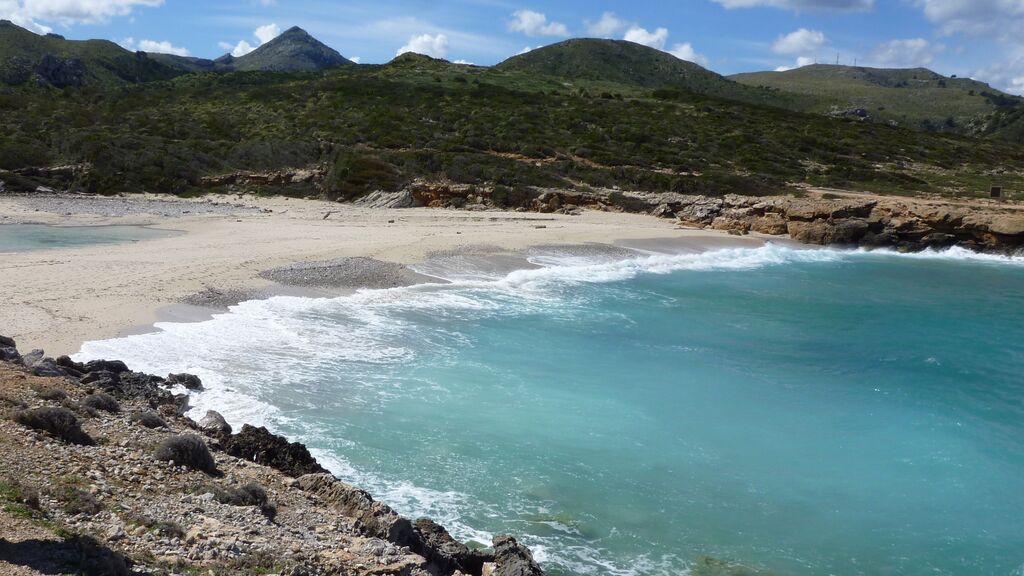 Cala Torta es una playa situada cerca de Artà, en Mallorca.