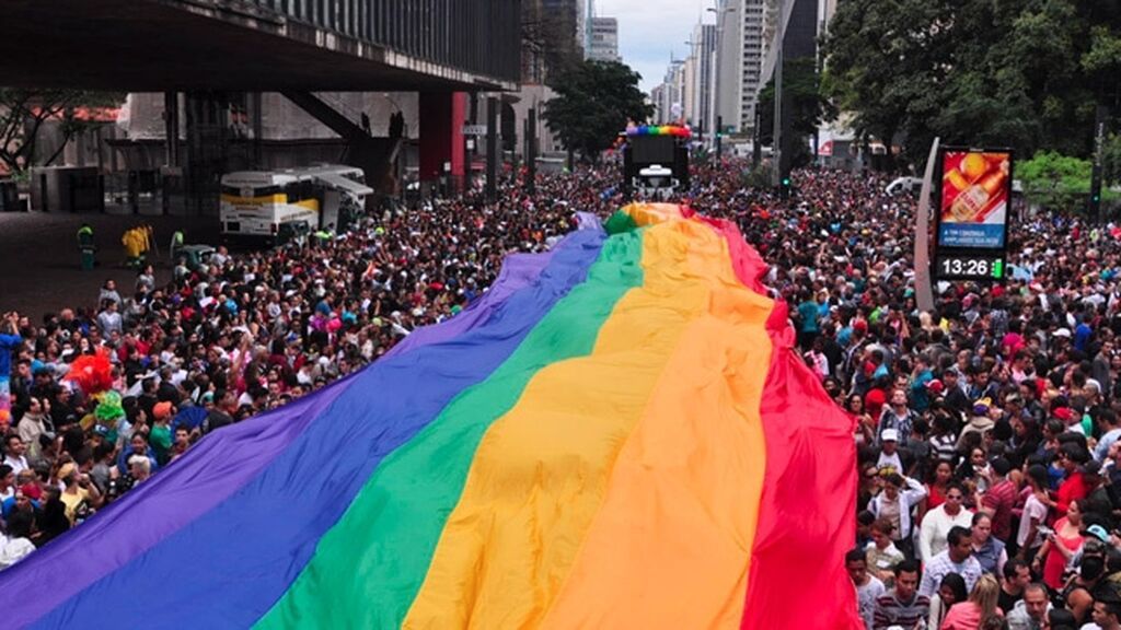 Sao Paulo celebra uno de los desfiles más impresionantes.