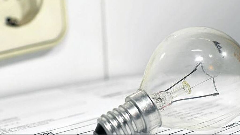 El Gobierno baja el IVA de la luz para calmar las quejas por el aumento de la factura eléctrica