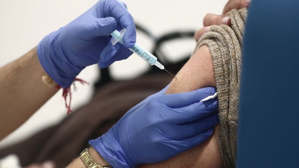 Los vacunados con pauta completa estarán exentos de cuarentena cuando sean contacto estrecho