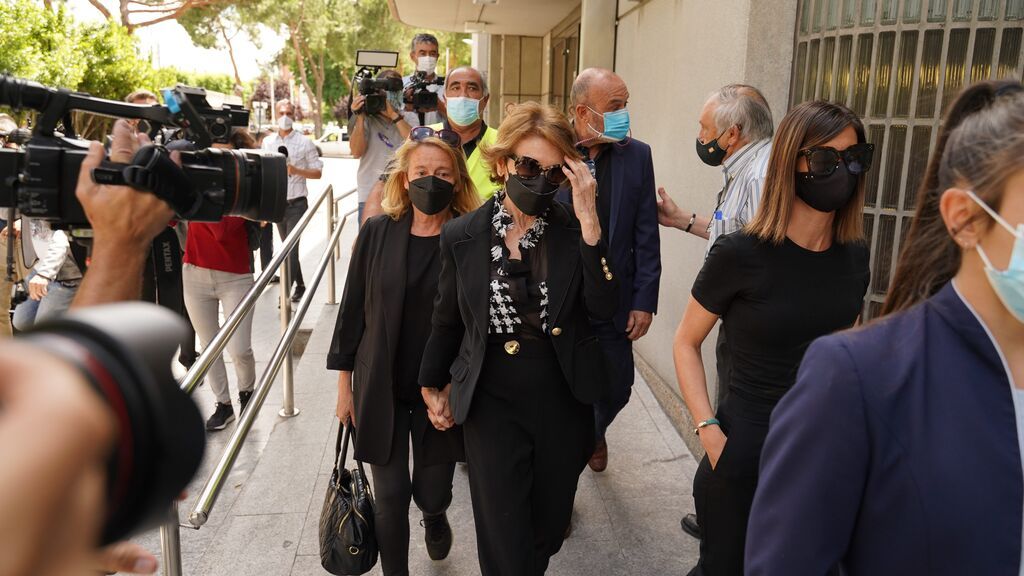 Eugenia Martínez de Irujo, Paz Padilla y Terelu Campos dan el último adiós a Mila Ximénez