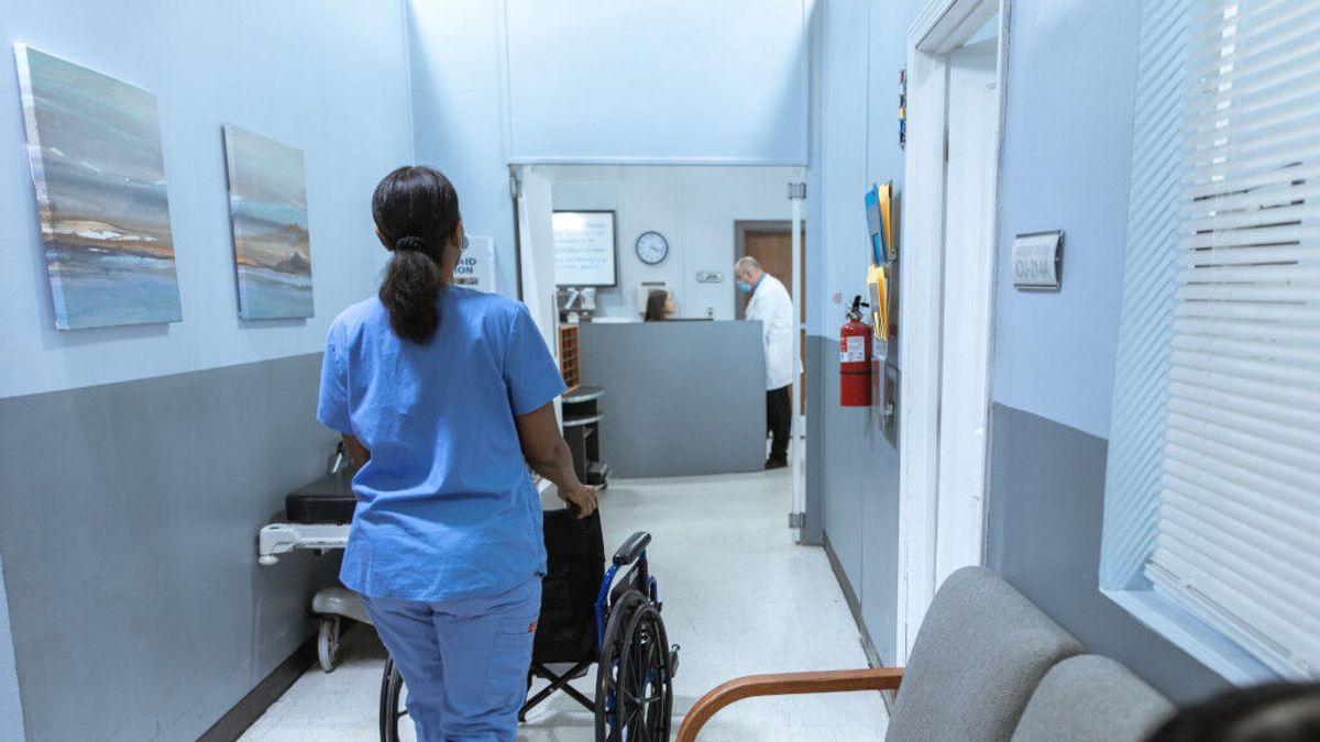 Condenada una enfermera por avisar a un joven de que no era el padre del hijo que esperaba su novia Condenada una enfermera por avisar a un joven de que no era el padre del hijo que esperaba su novia
