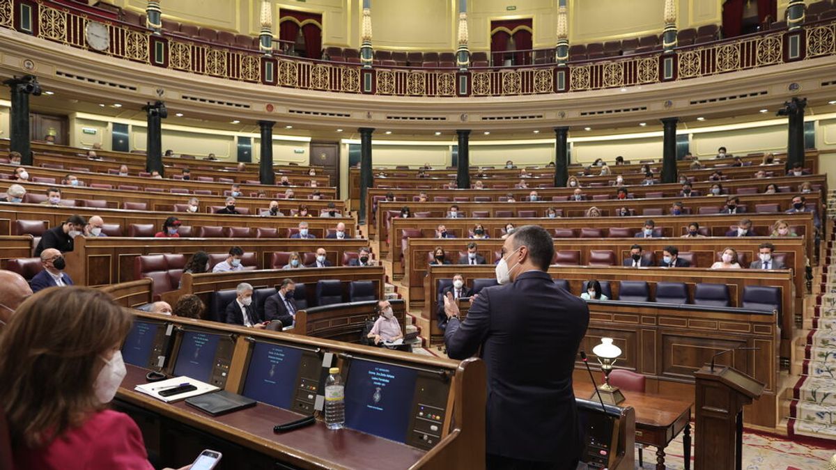Choque frontal en el Congreso: Casado pide elecciones y el Gobierno en pleno defiende los indultos Choque frontal en el Congreso: Casado pide elecciones y el Gobierno en pleno defiende los indultos
