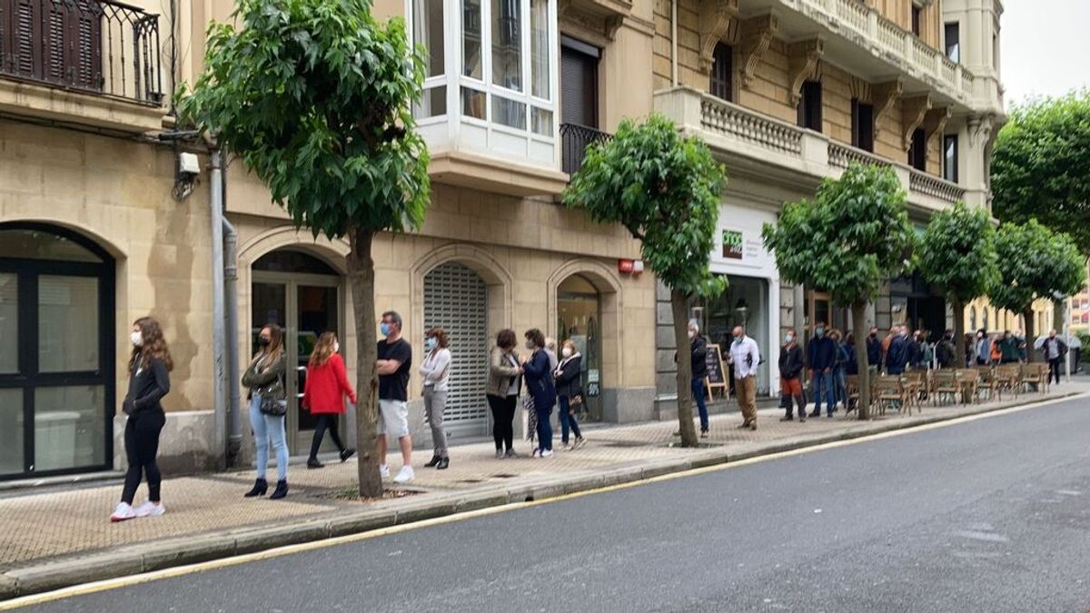 Medio centenar de positivos entre estudiantes guipuzcoanos tras su viaje de fin de curso a Mallorca Medio centenar de positivos entre estudiantes guipuzcoanos tras su viaje de fin de curso a Mallorca