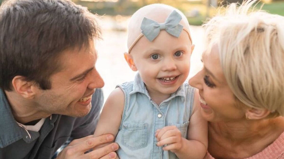 Muere de cáncer la hija de la bloguera Kate Hudson de solo dos años Muere de cáncer la hija de la bloguera Kate Hudson de solo dos años