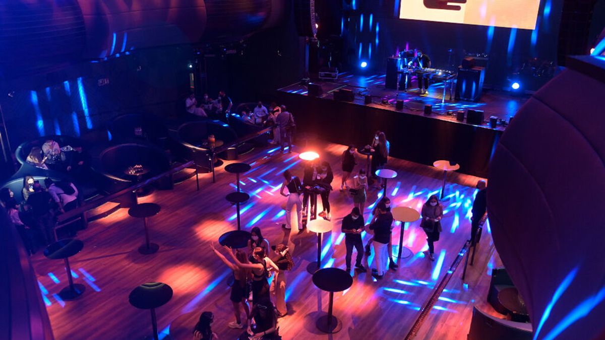 Galicia permitirá bailar, aunque no ‘pegados’, en las discotecas y pubs a partir del 1 de julio Galicia permitirá bailar, aunque no ‘pegados’, en las discotecas y pubs a partir del 1 de julio