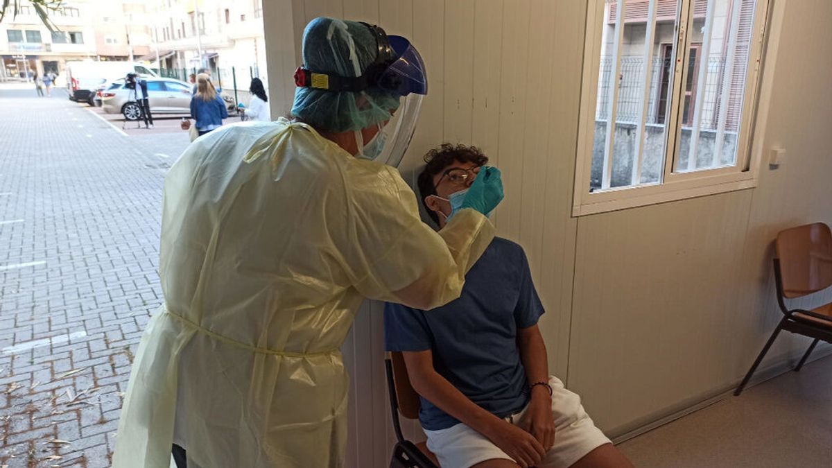 Viaje a Mallorca, graduación y cena: la secuencia del brote que mantiene en vilo a alumnos de Pontevedra Viaje a Mallorca, graduación y cena: la secuencia del brote que mantiene en vilo a alumnos de Pontevedra