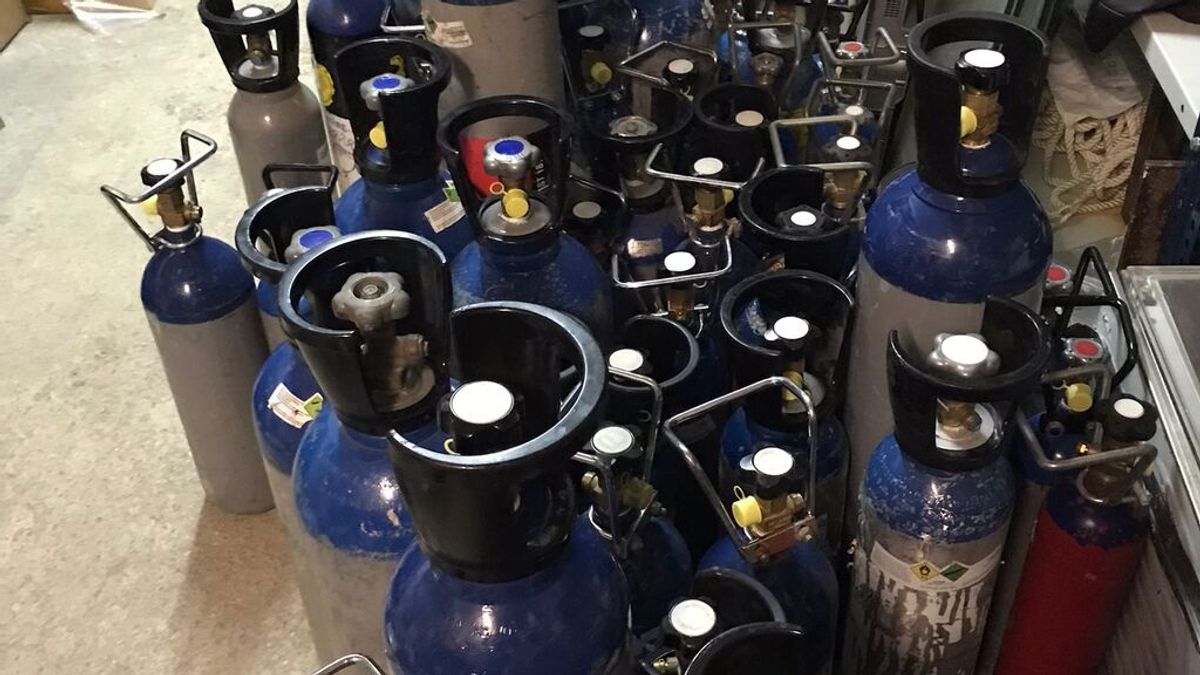 El peligro del ‘gas de la risa’ que está de moda en las fiestas de la Costa del Sol El peligro del ‘gas de la risa’ que está de moda en las fiestas de la Costa del Sol