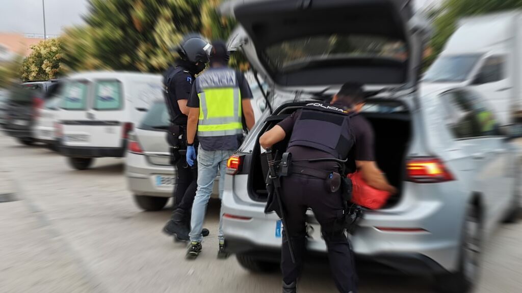 Agentes transportan efectos incautados