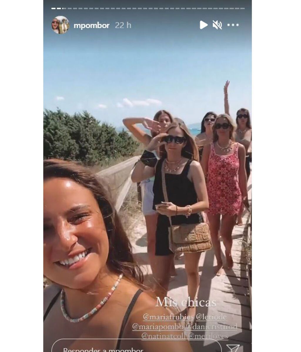 Marta Pombo junto a sus amigas en Ibiza