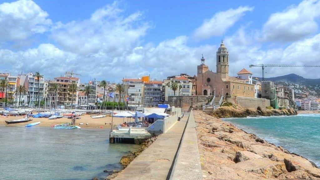 Beach-Monastery-in-sitges