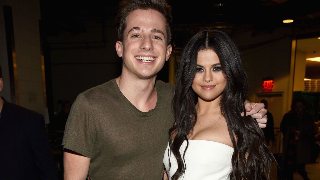 Luego, mantuvo un corto romance con el cantante Charlie Puth.
