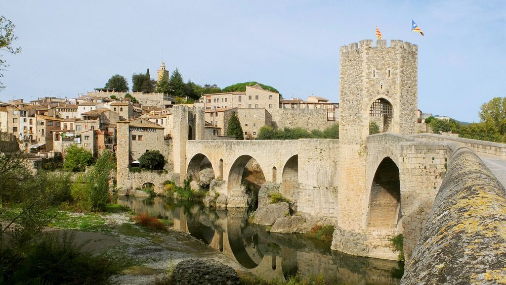 Besalu_fortified_bridge