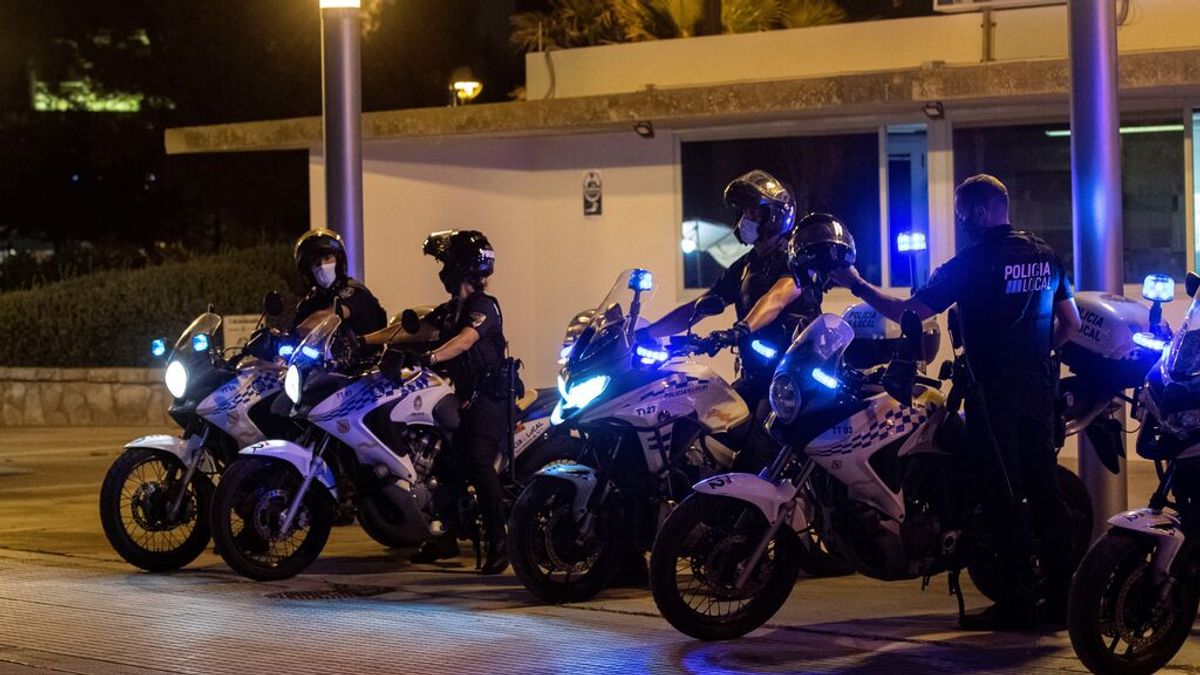 Por qué no se impidieron los botellones de estudiantes en Mallorca: "Así no se dispersan por la isla y no contagian" Por qué no se impidieron los botellones de estudiantes en Mallorca: "Así no se dispersan por la isla y no contagian"