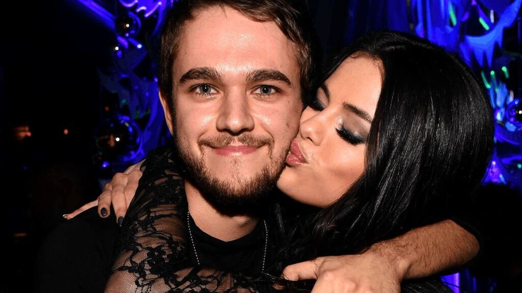 También, salió con DJ Zedd.
