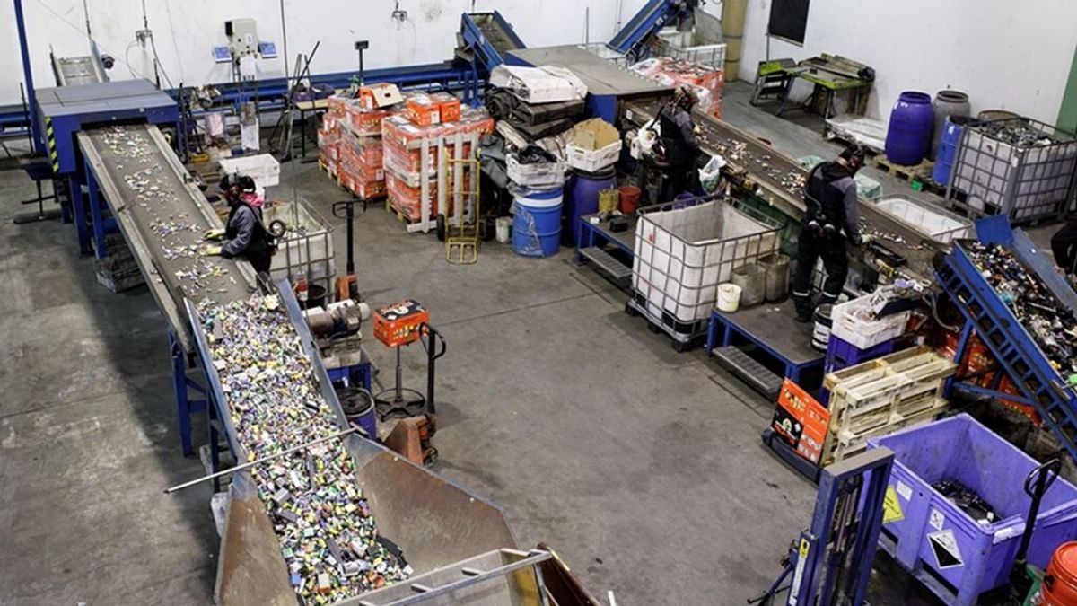 Reciclaje de baterías mediante bacterias, un método que parece sacado de la ciencia ficción Reciclaje de baterías mediante bacterias, un método que parece sacado de la ciencia ficción
