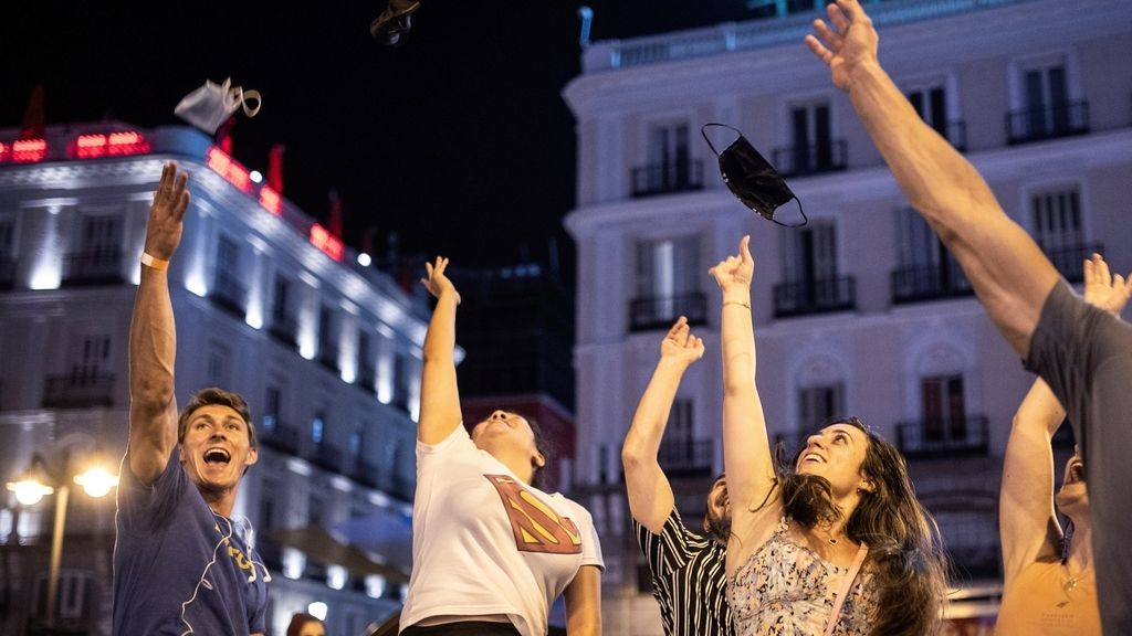 Los españoles viven el primer día sin mascarilla en el exterior desde que se impusiese su uso