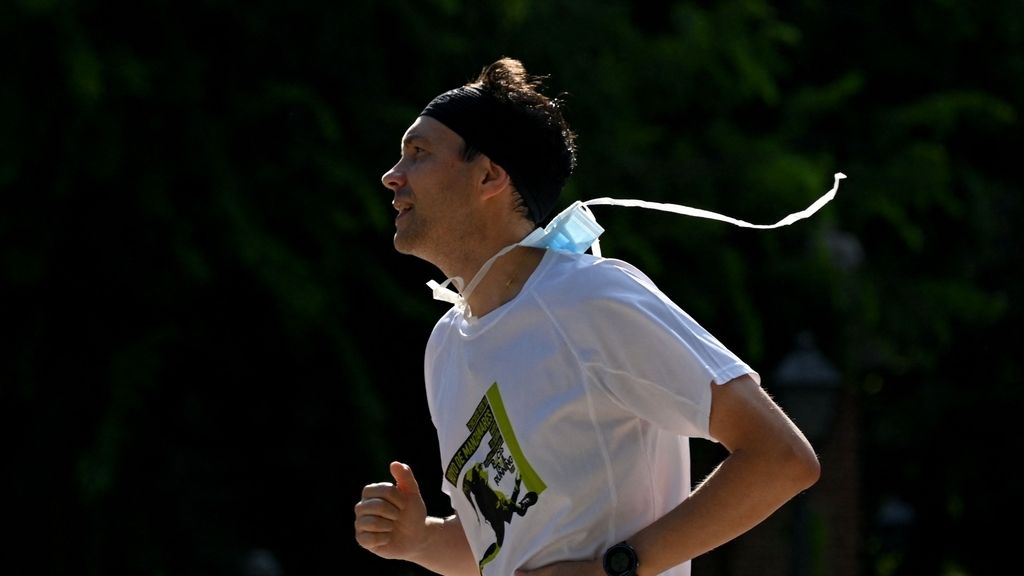 Los españoles viven el primer día sin mascarilla en el exterior desde que se impusiese su uso