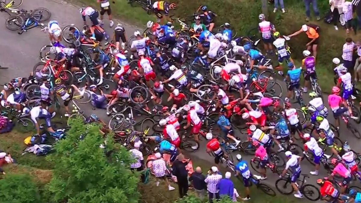 Doble caída en la primera etapa del Tour de Francia: Alaphilippe se viste de amarillo Doble caída en la primera etapa del Tour de Francia: Alaphilippe se viste de amarillo