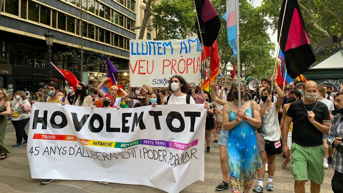 Barcelona sale a la calle para reivindicar una ley trans más ambiciosa y más derechos LGTBI Barcelona sale a la calle para reivindicar una ley trans más ambiciosa y más derechos LGTBI