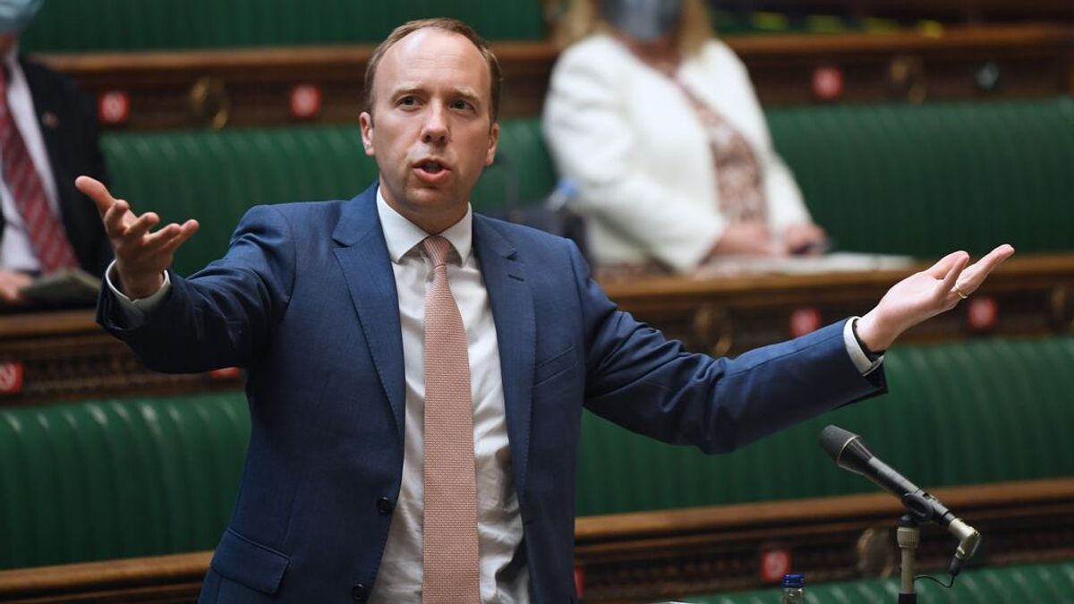 Dimite el ministro de Salud británico tras ser pillado saltándose las restricciones contra la pandemia Dimite el ministro de Salud británico tras ser pillado saltándose las restricciones contra la pandemia