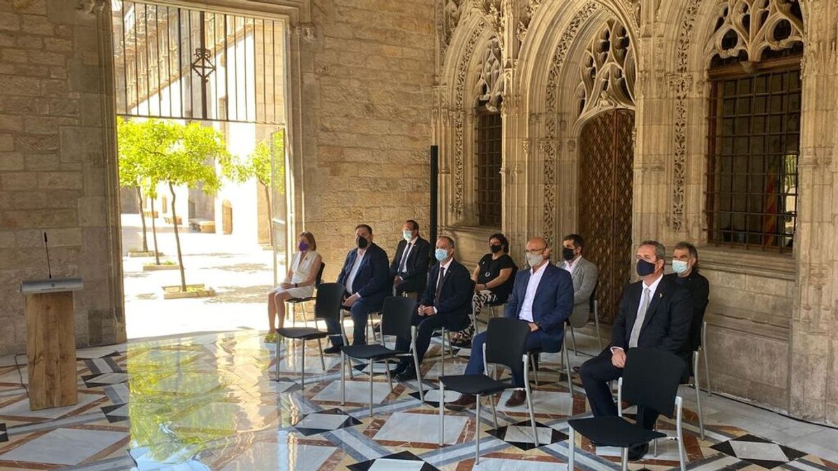 Aragonès recibe a los indultados en la Generalitat: “Salís con la tranquilidad de que no tenéis que pedir perdón por nada” Aragonès recibe a los indultados en la Generalitat: “Salís con la tranquilidad de que no tenéis que pedir perdón por nada”
