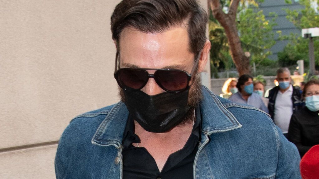 Antonio David Flores, abatido a la salida del tanatorio tras decir adiós a Mila Ximénez