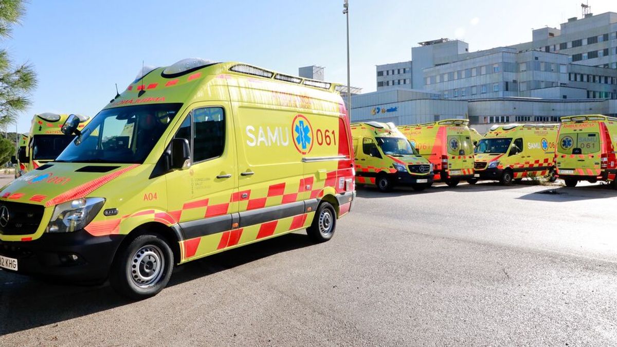 Ingresado en la UCI uno de los jóvenes contagiado en el brote de Mallorca Ingresado en la UCI uno de los jóvenes contagiado en el brote de Mallorca