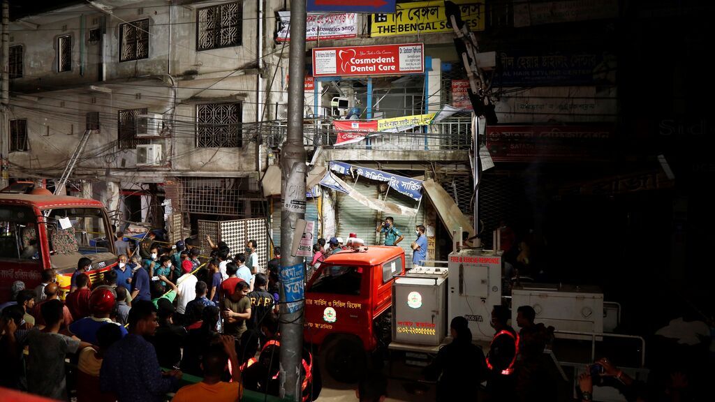 Siete muertos y decenas de heridos por una explosión en Dacca