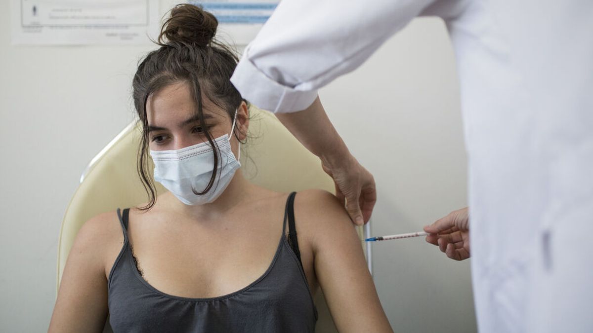 Grecia dará 150 euros a los jóvenes para incentivar la vacunación Grecia dará 150 euros a los jóvenes para incentivar la vacunación