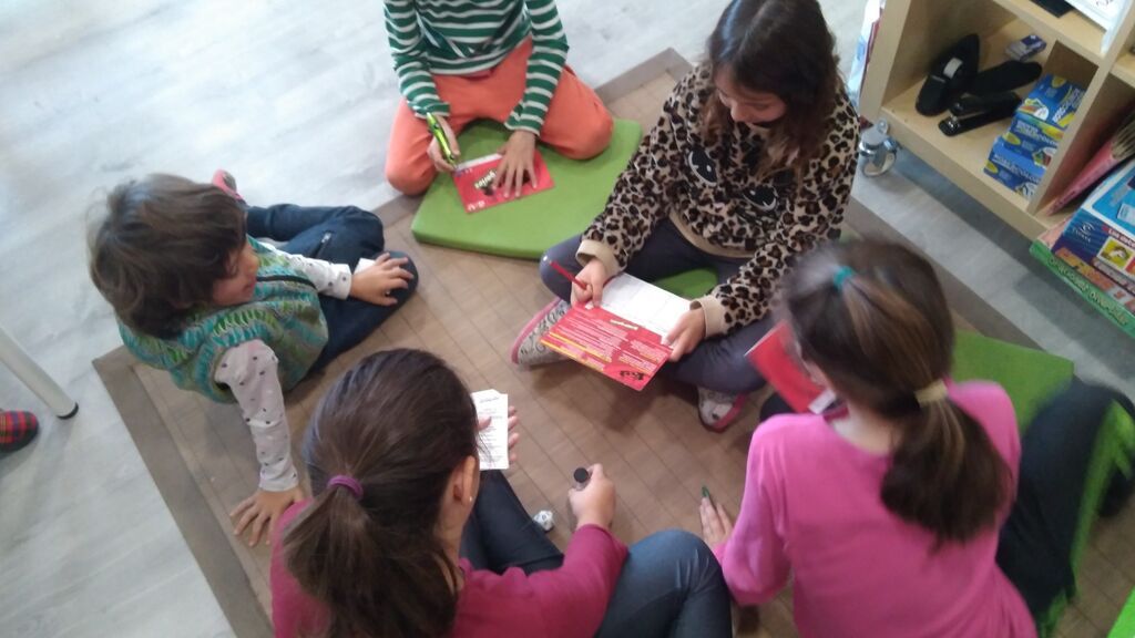 niños en clase