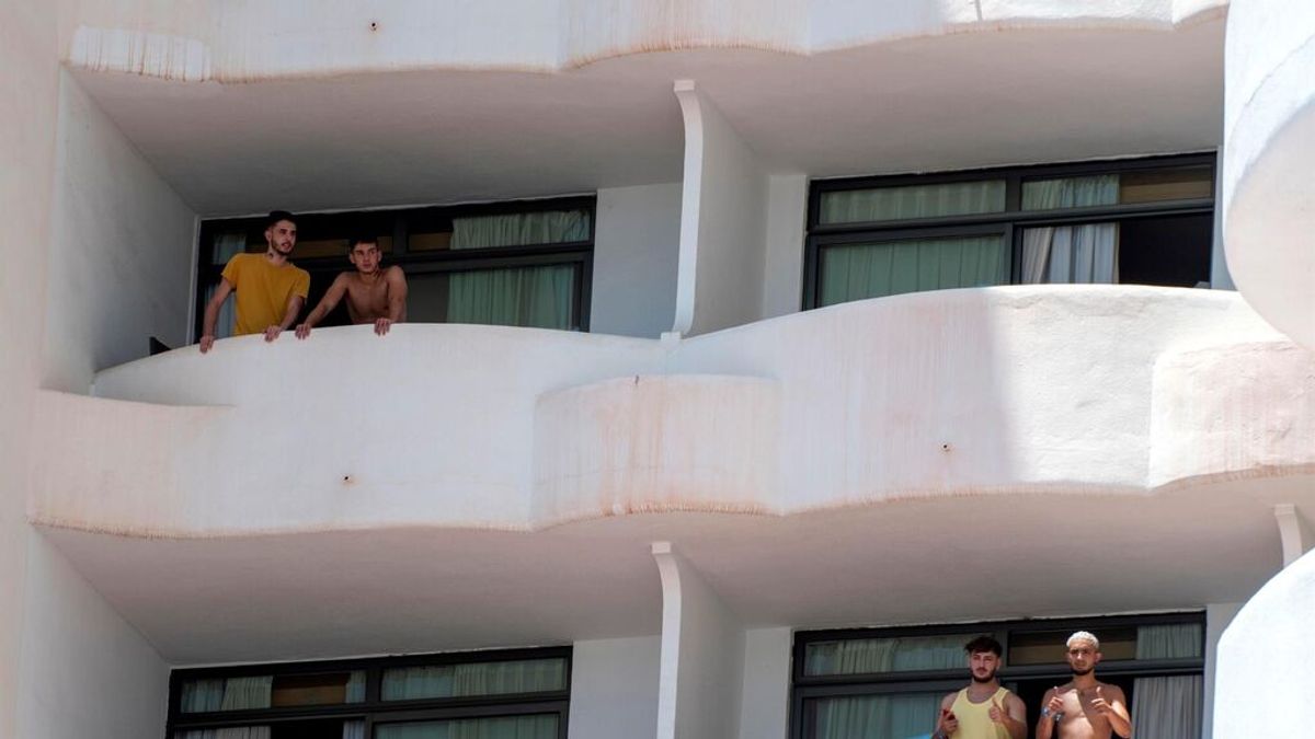Buscan a tres estudiantes de viaje de fin de curso que se fugaron a la península desde Mallorca Buscan a tres estudiantes de viaje de fin de curso que se fugaron a la península desde Mallorca
