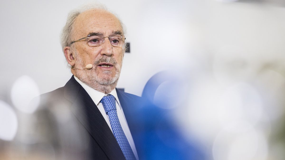 La RAE pide a los 'dircoms' evitar anglicismos y usar el "tecnolenguaje lo menos posible" La RAE pide a los 'dircoms' evitar anglicismos y usar el "tecnolenguaje lo menos posible"