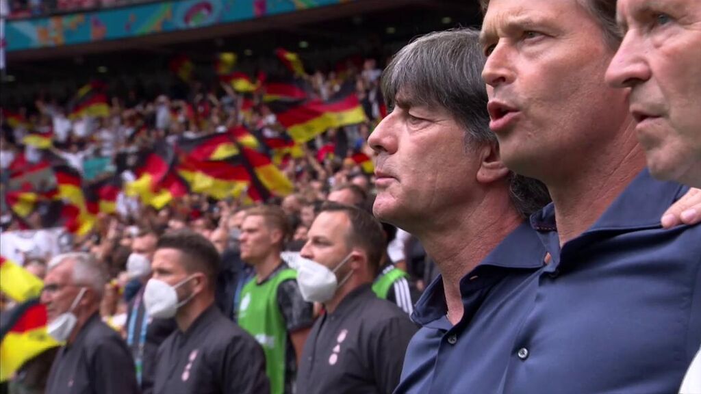 Pitada de los aficionados ingleses al himno de Alemania