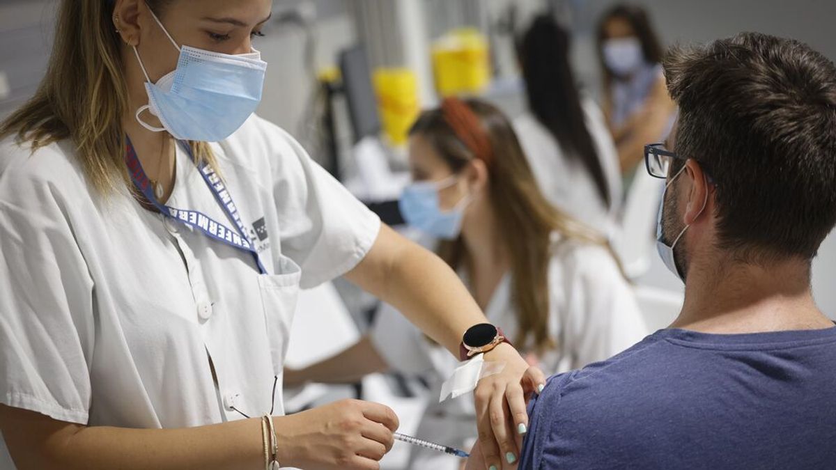 España encadena una semana superando el medio millón de dosis diarias puestas España encadena una semana superando el medio millón de dosis diarias puestas