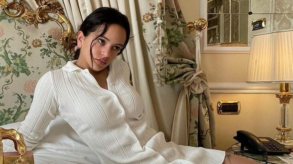 "No es un Luisvi, es un Nachovi": El bolso de Rosalía con un pene dorado que ha triunfado en las redes