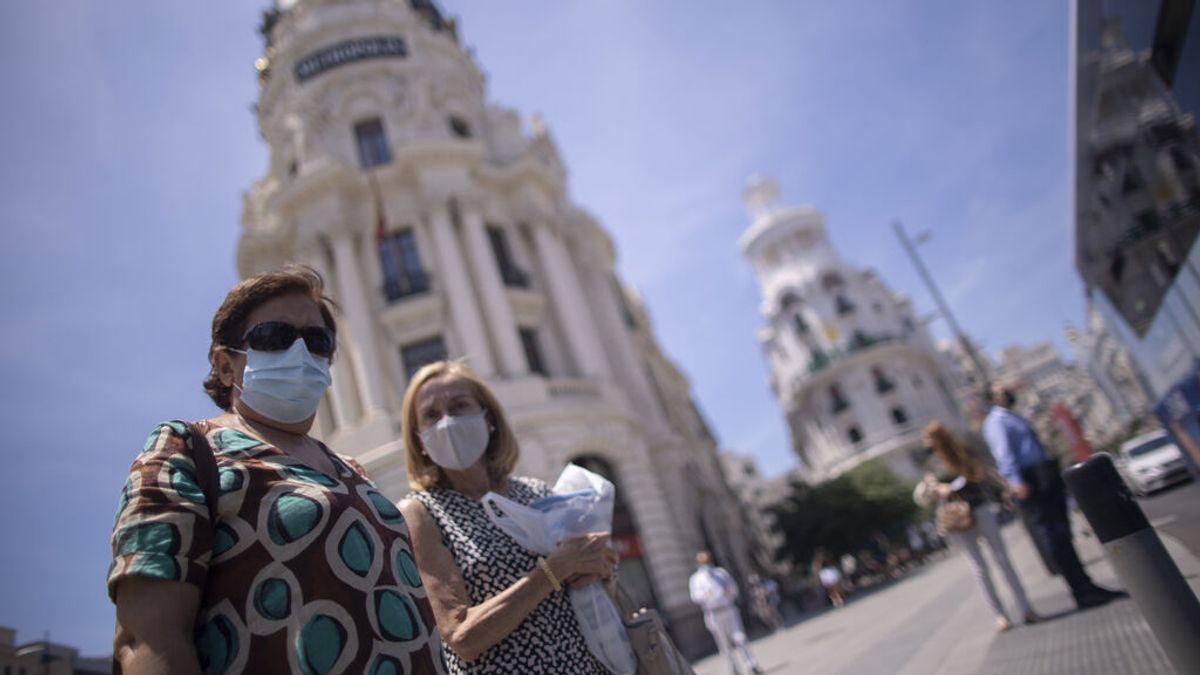 Sanidad registra 40 muertos por covid y los hospitalizados bajan a 2.389 Sanidad registra 40 muertos por covid y los hospitalizados bajan a 2.389