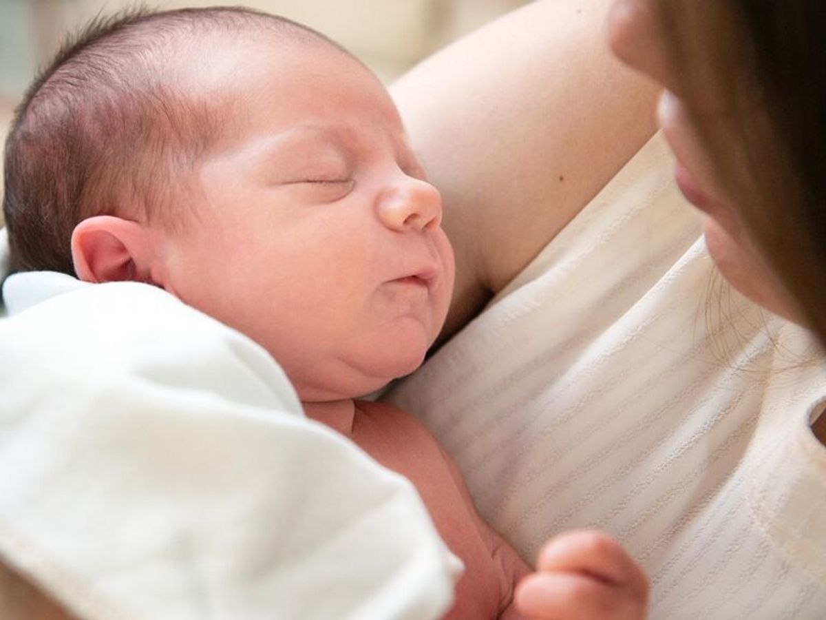 papel excitación problema Cómo despertar a un recién nacido para darle el pecho - Divinity
