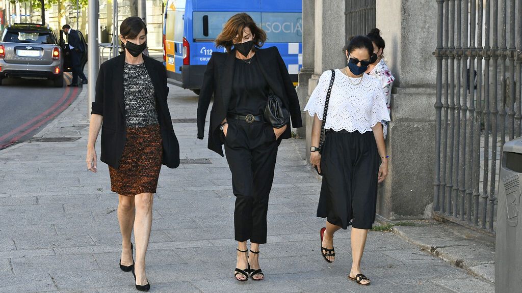 Tamara Falcó y Esther Doña, juntas en la despedida de Carlos Falcó a pesar de sus diferencias