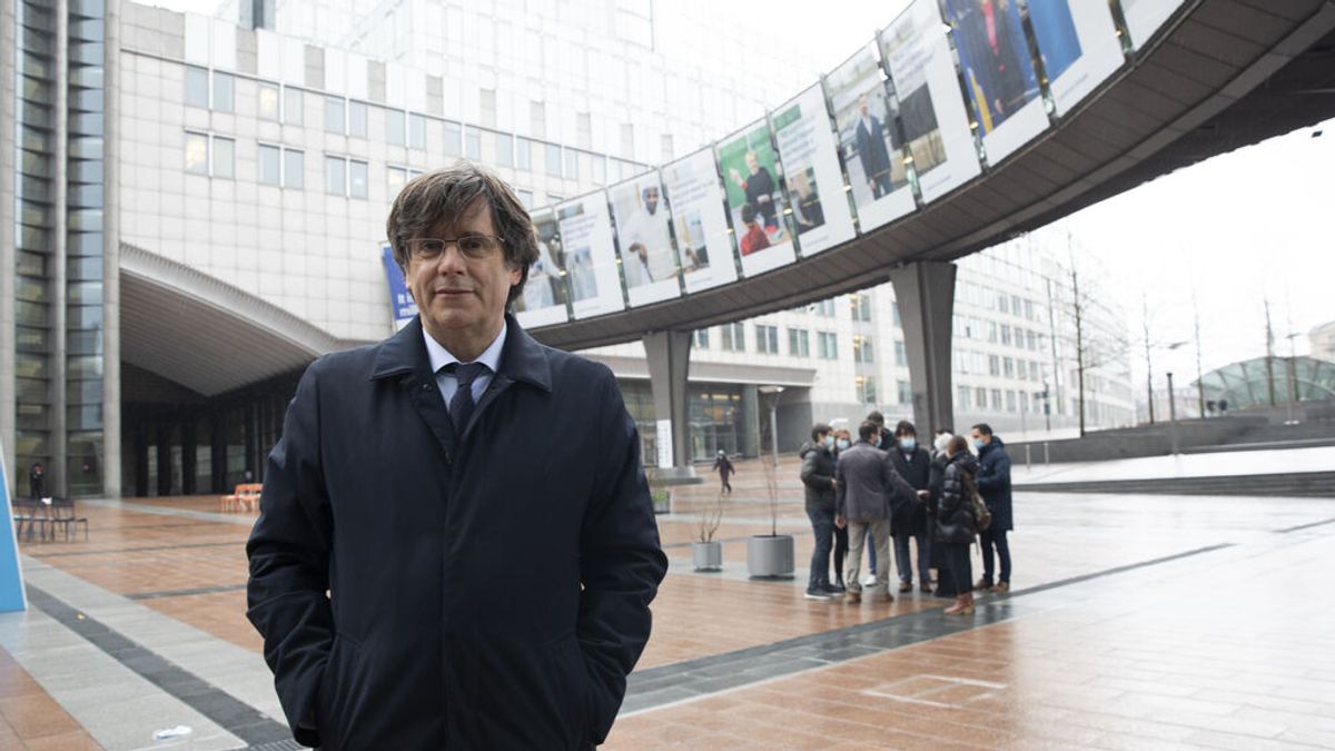 Puigdemont ve "franquismo de fondo y de forma" en las fianzas del Tribunal de Cuentas Puigdemont ve "franquismo de fondo y de forma" en las fianzas del Tribunal de Cuentas