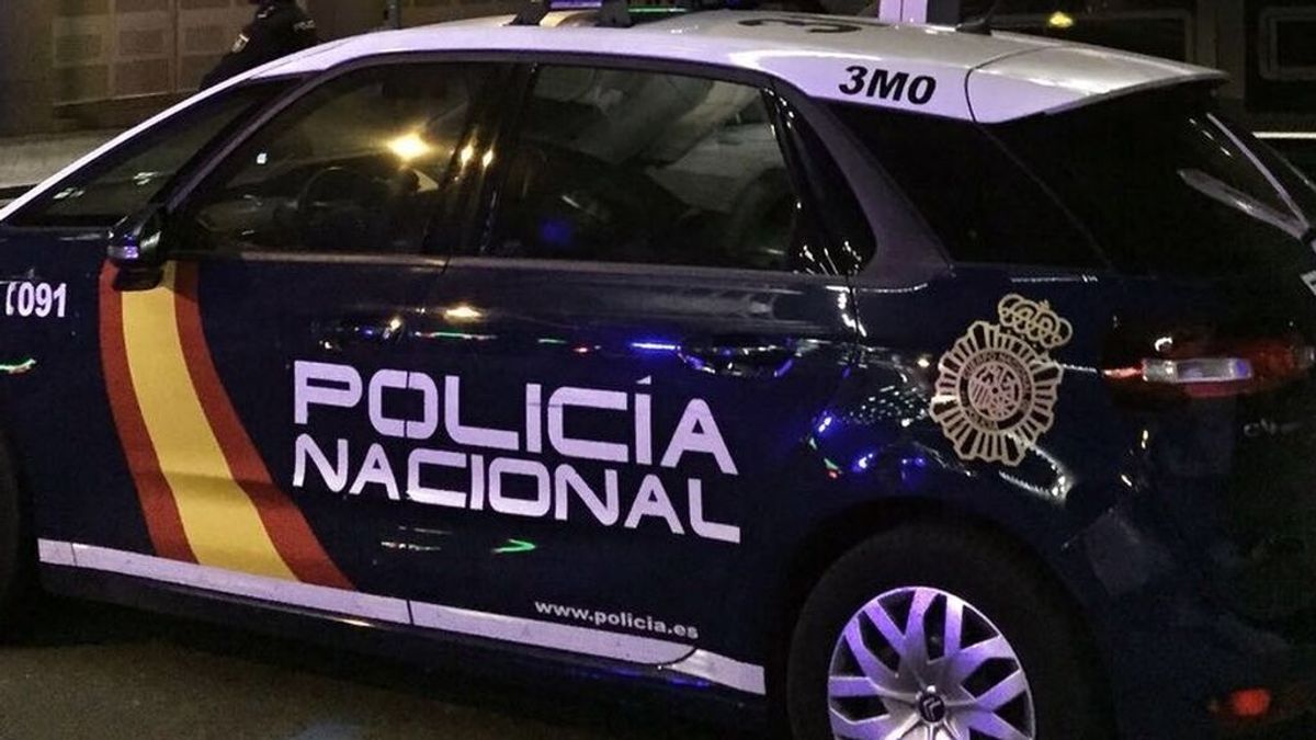Tres detenidos en Canarias por sustraer a una niña inmigrante de nueve años para llevarla a París Tres detenidos en Canarias por sustraer a una niña inmigrante de nueve años para llevarla a París